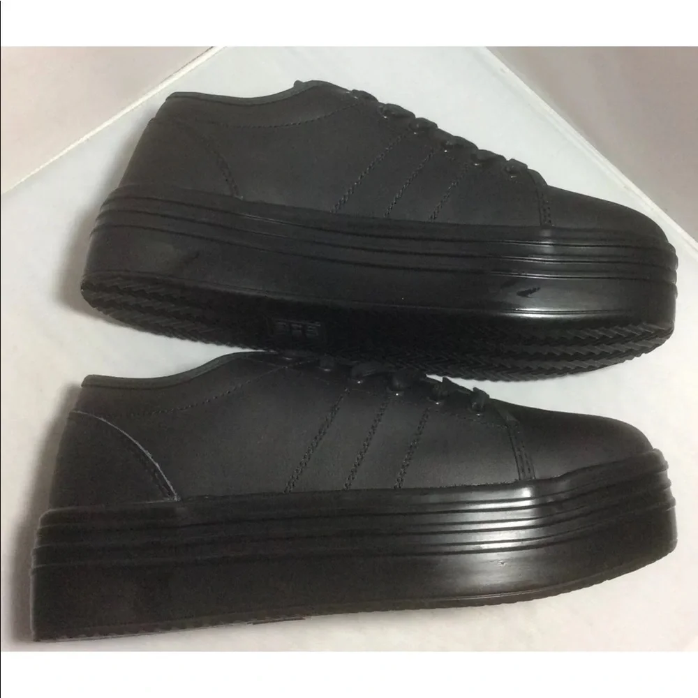 NIB CUTE TO THE CORE LEATHER FLATFORM SNEAKERS BLK
